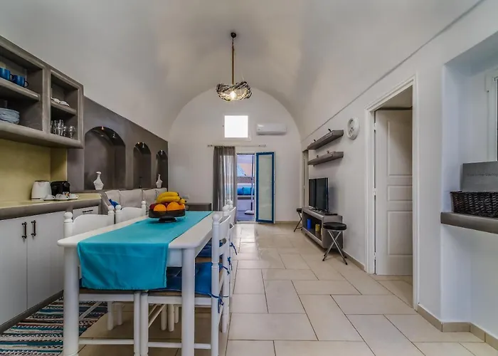 Aether Canava - Heated Pool In The Heart Of Fira Fira (Santorini)