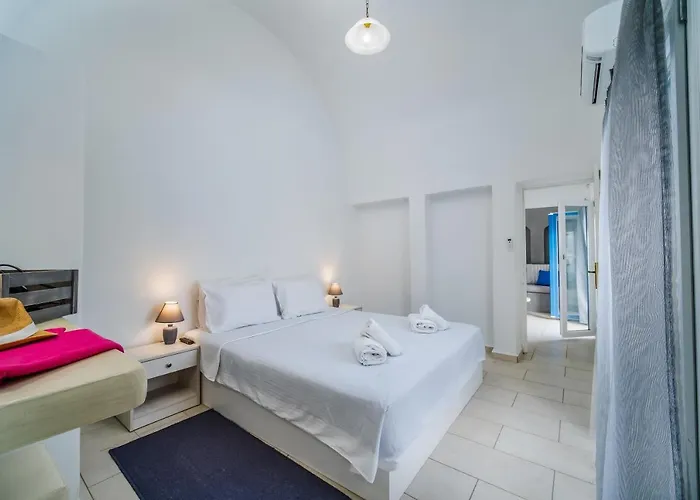 Aether Canava - Heated Pool In The Heart Of Fira