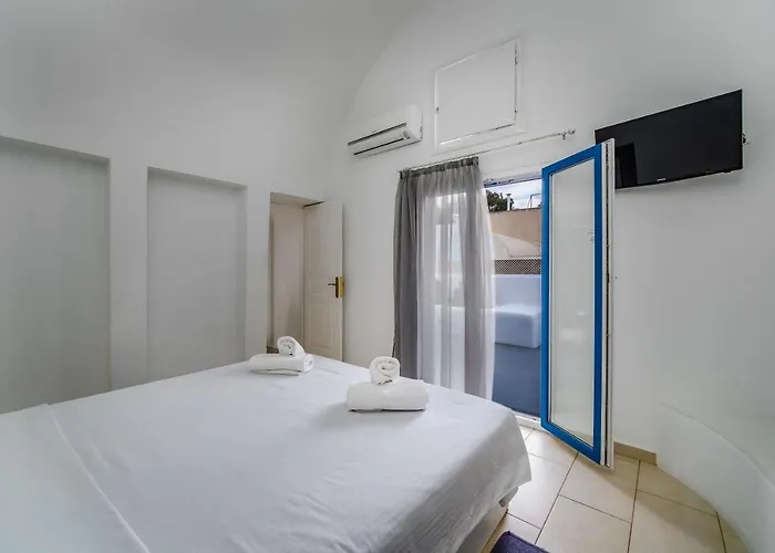 Villa Aether Canava - Heated Pool In The Heart Of Fira